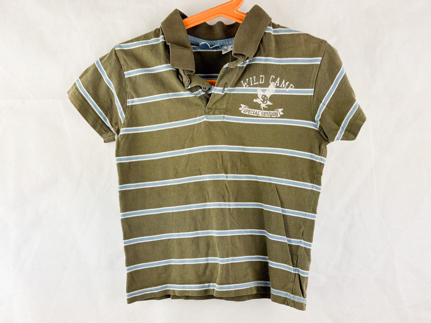 Poloshirt Grün mit weißen und blauen Streifen - 98/104